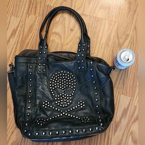 Amerileather Qmetal Skull Crossbone large black leather handbag. EUC.